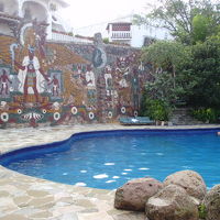 プール。壁画がステキ。