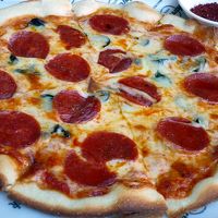 ロビー近くのレストランのビザ　生地が薄くておいしかった