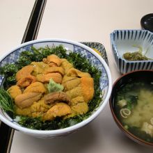 ウニ丼♪２１００円なり〜♪