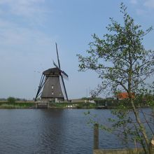 ちょっと晴れてきた！キンデルダイクの風車群