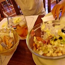 グリークサラダとパン