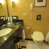 洗面所にもミネラルウオーターがあった