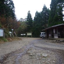 北谷登山口の駐車場