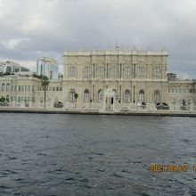 ドルマバフチェ宮殿、バロック様式の白亜の宮殿