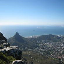 テーブルマウンテンから見るライオンズ･ヘッドとシグナル・ヒル