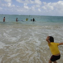 遠浅なので、子供も安心して楽しんでました。