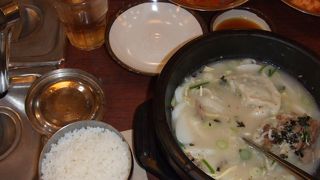 混んでいた。神仙ソルロンタン明洞店。