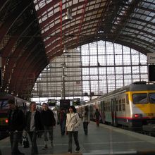 アントワープ中央駅のプラットホーム