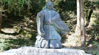 道元が出家の決意をした少年期の姿「稚髪像（ちはつぞう）」がある寂光苑