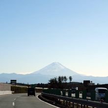 富士山を真正面に眺めながらのドライブです 