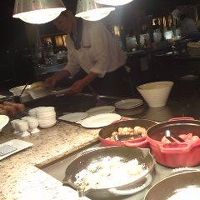 卵料理は、その場にある用紙にオーダーするとその場で作ってくれ