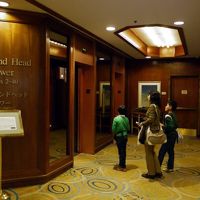 ダイヤモンドヘッドタワーのお部屋に向かいます 