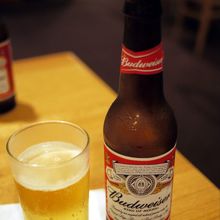 私も妻もビールです　バドワイザー ＄４．５０−⇒￥３８２− 