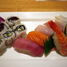 寿司盛合せFAN ＄１９．５０−⇒￥１，６５７− 