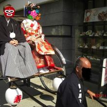 人力車で厳島神社に向かいます。