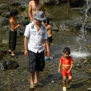 夏はここで川遊び