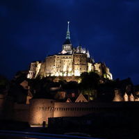 駐車場に出れば、迫力のある全体像が見られます。