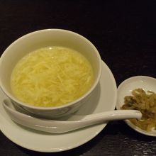 ランチのスープ。フワフワ卵が美味しかった！