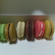 買ってきたマカロン。