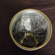 中はこんな感じ。ティーパックもあります。