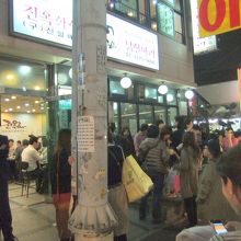 超満員の人気店