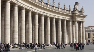 大聖堂の前に広がる