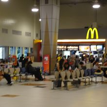 非制限地域にマクドナルド