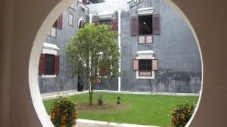 重厚感あふれるインテリアが素敵な大邸宅