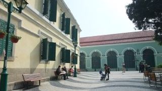 パステルカラーの広場