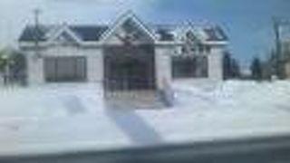 空港から市内への移動に、この駅経由は如何？