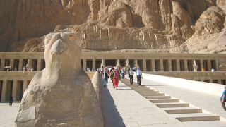 西海岸へ行くならハトシェプスト神殿