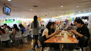 便利なフードコート