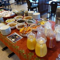 朝食はハーフバイキング