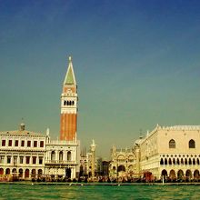 対岸からサンマルコ寺院を望む