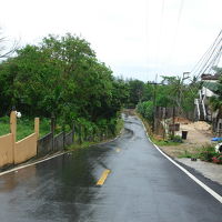 ホテルの玄関出た道路