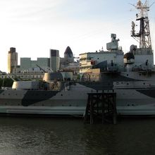 近くにはＨＭＳベルファスト号もあります。