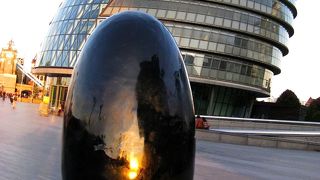 興味深いシティ・ホールのユニークな外観♪