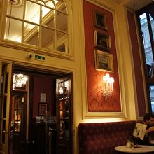 おしゃれな店内