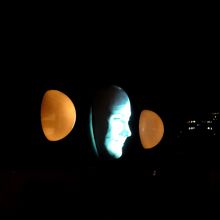 映像の人物が立体に投影　リアルです…