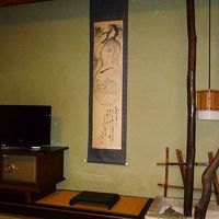 ４１３号室の床の間には、ゴ○ブ○キンチョールが・・・？