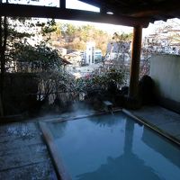 展望露天風呂（男湯）。湯畑が観えます。