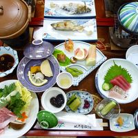 夕食。これにあとから天ぷらも出てきました。