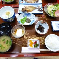 朝食。山盛りのサラダが寒かった・・・あとは◎。