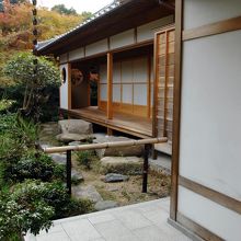 2011年初冬に修復が完成した本堂縁側