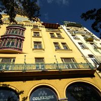 左はホテル・オイロヴァ。右の細長いのがホテル・メラン