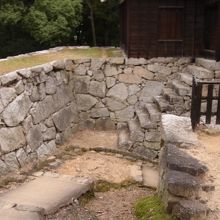 立つ場所は黒の木の支えところ