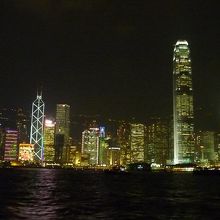 海から見た香港島側夜景