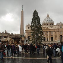 クリスマスツリーが中央にありました。