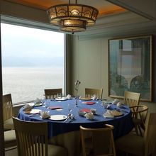 個室の席に案内されました 