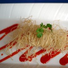 芝海老とマンゴーの龍の髭揚げ